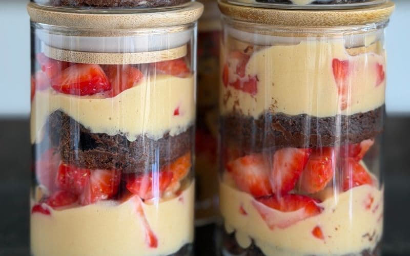 PASTEL EN VASO — CHOCOLATE CON FRESA