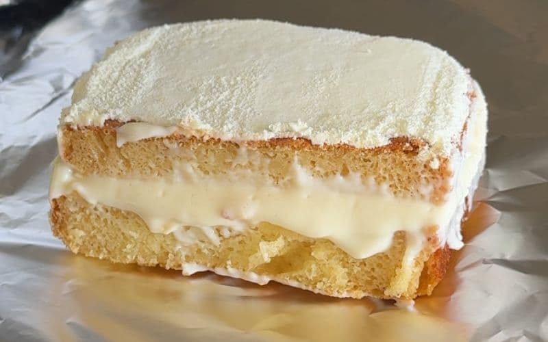 PASTEL CON CREMA DE NIDO Y CHOCOLATE BLANCO