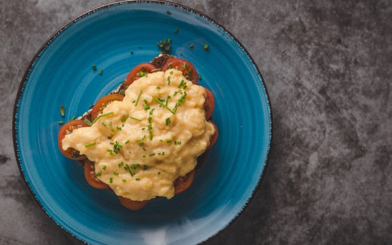 HUEVOS REVUELTOS CREMOSOS
