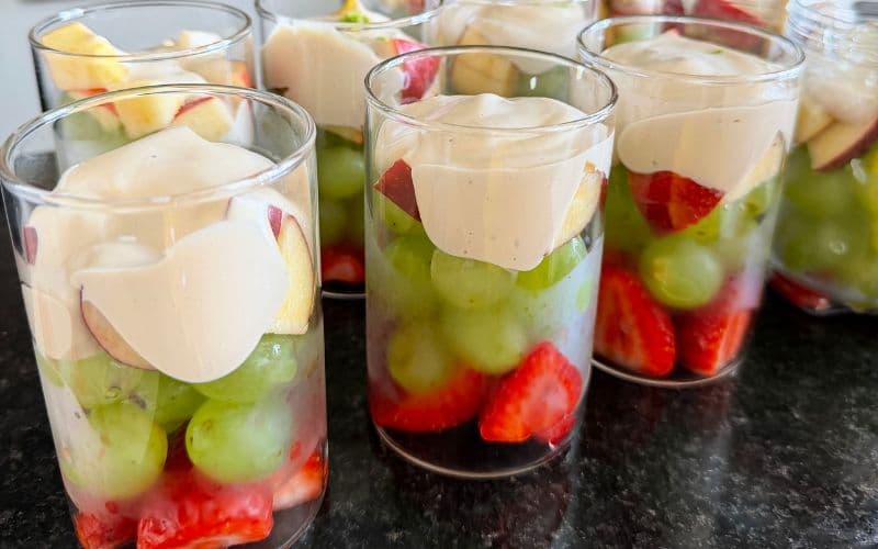 FRUTAS CON MOUSSE PROTEICA DE LIMÓN