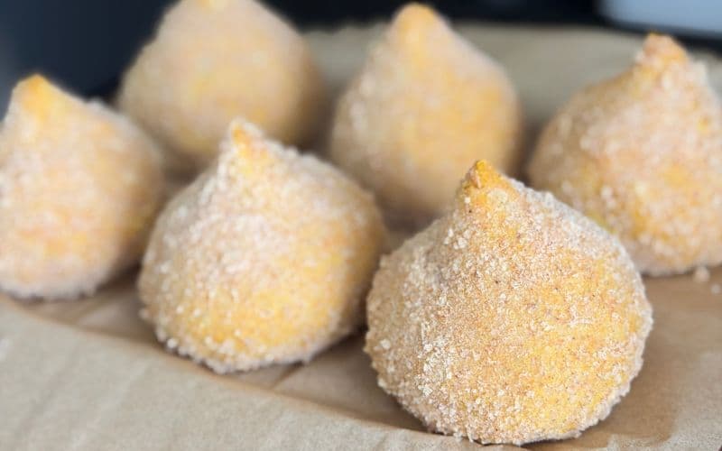 COXINHA DE CARNE DESHEBRADA