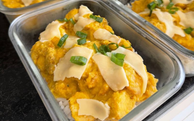 ARROZ CON POLLO Y CREMA DE MAÍZ