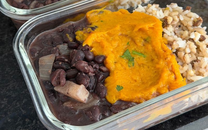 BASE DE ARROZ CON FRIJOLES Y PURÉ DE CALABAZA