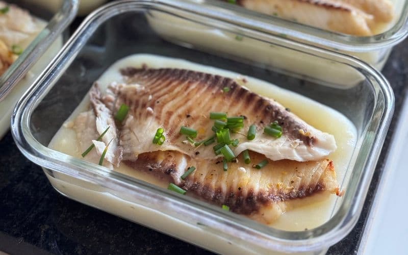 TILAPIA AL HORNO CON PURÉ DE PAPA