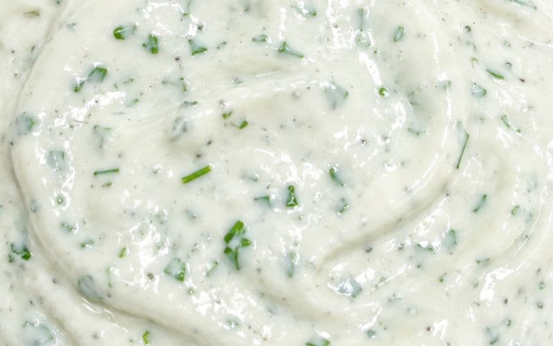 ADEREZO REFRESCANTE DE YOGUR Y HIERBAS
